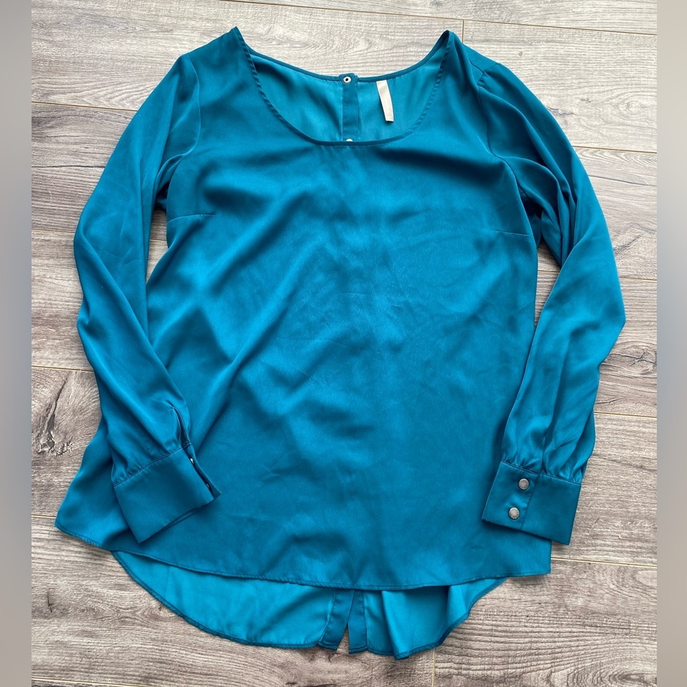 3/$15 Thyme Maternity teal long sleeve maternity and nursing blouse